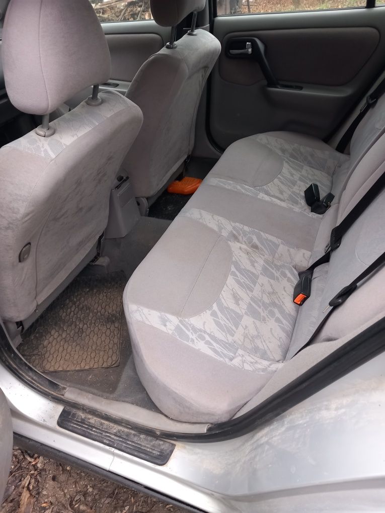 Nissan primera 2000