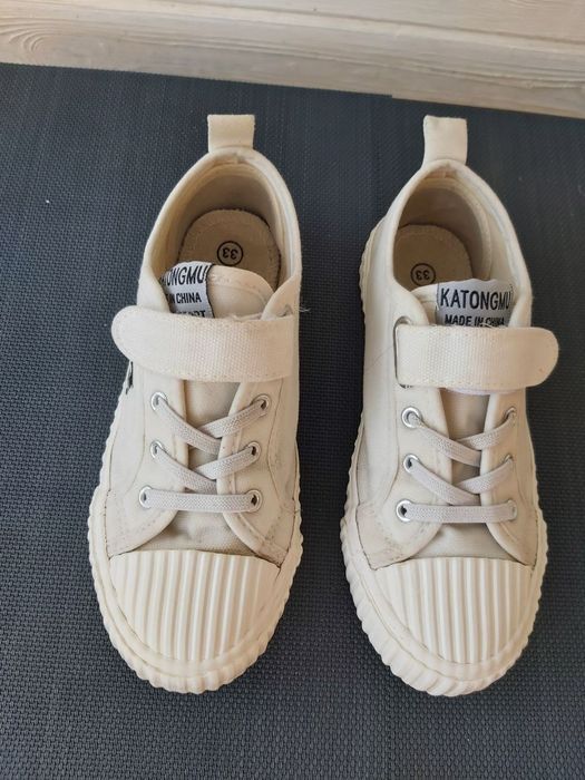 Кеди на дівчинку