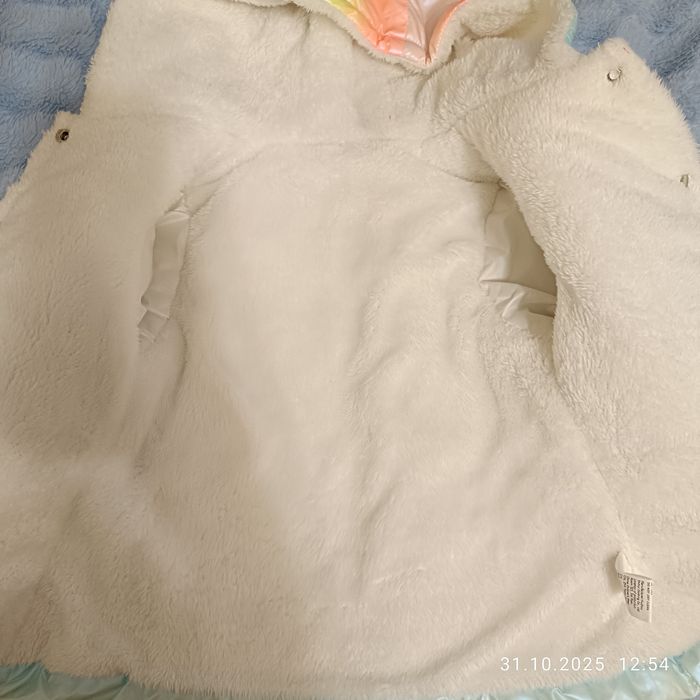 Продам курточку на дівчинку розмір 90