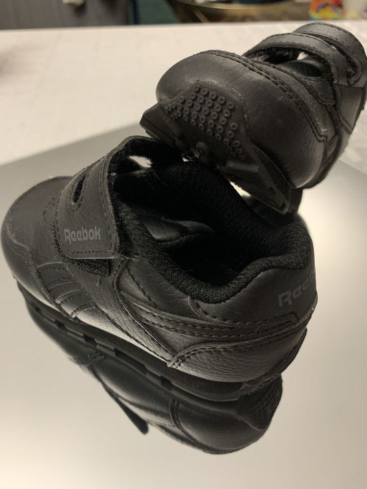 Świetne lekkie buciki Reebok dla maluszka 21,5