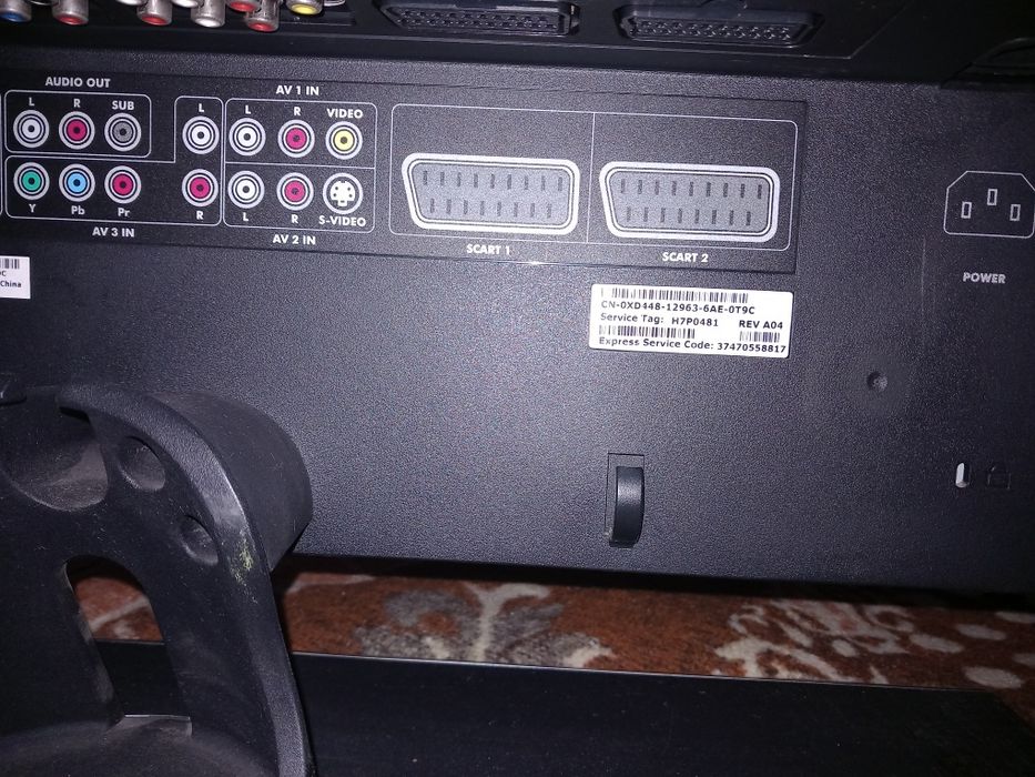 Televisão da marca DELL com colunas a funcionar 100porcento