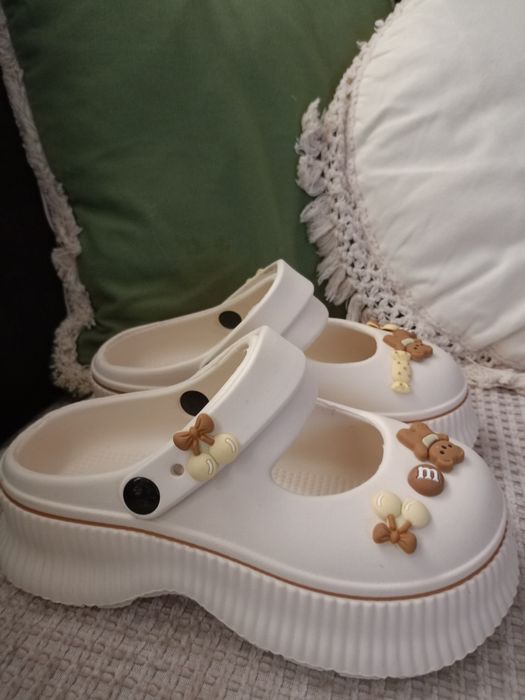 Nowe piękne klapki r.36