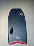 Prancha Bodyboard 900 nível experiente - Azul e Vermelho