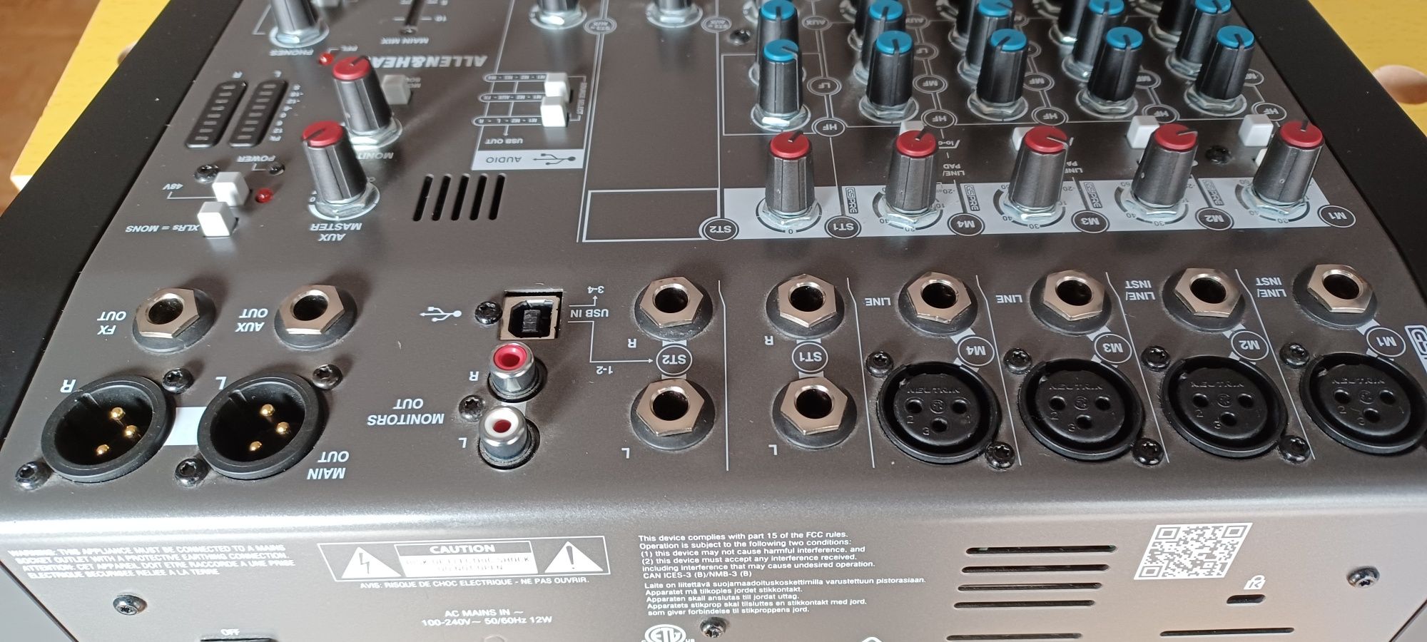 Mesa de Mistura Allen & Heath ZEDi-10