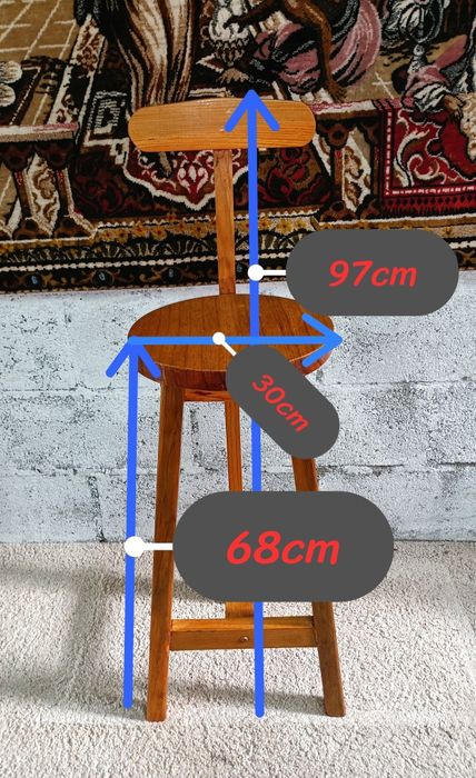 Belíssimo banco em madeira, peça com design desigual, internação de re