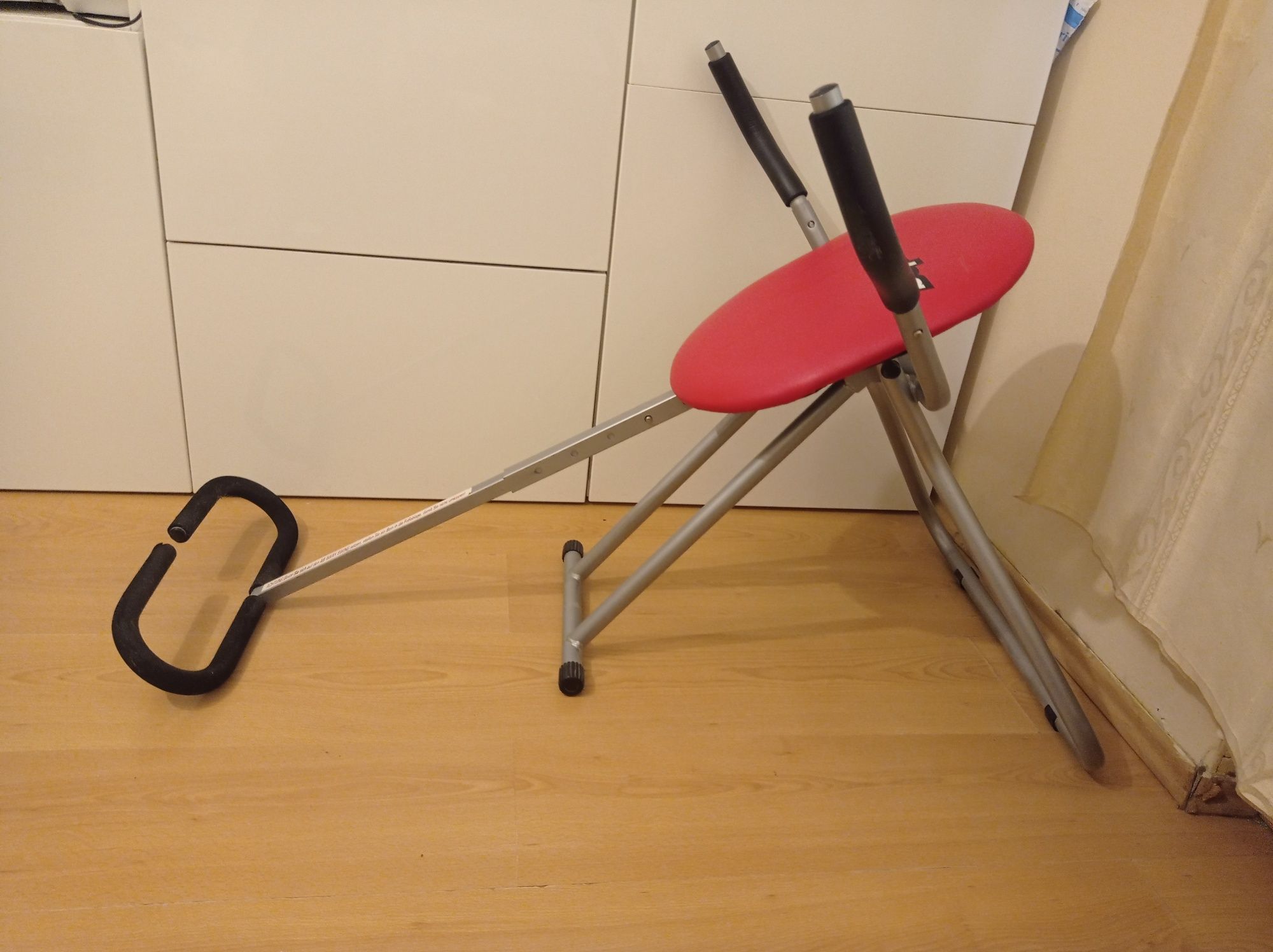 Krzesło do ćwiczeń na płaski brzuch