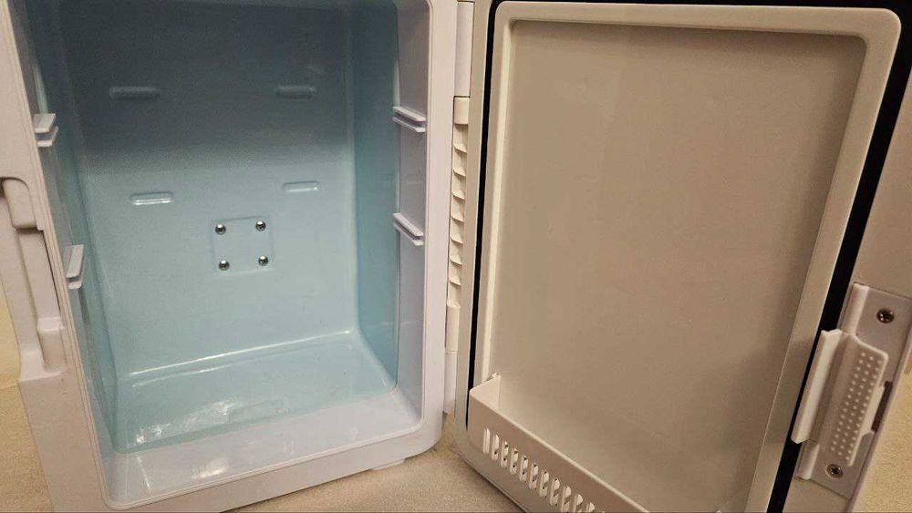 Холодильник для косметики B.FRIDGE із дзеркалом 6 літрів білий