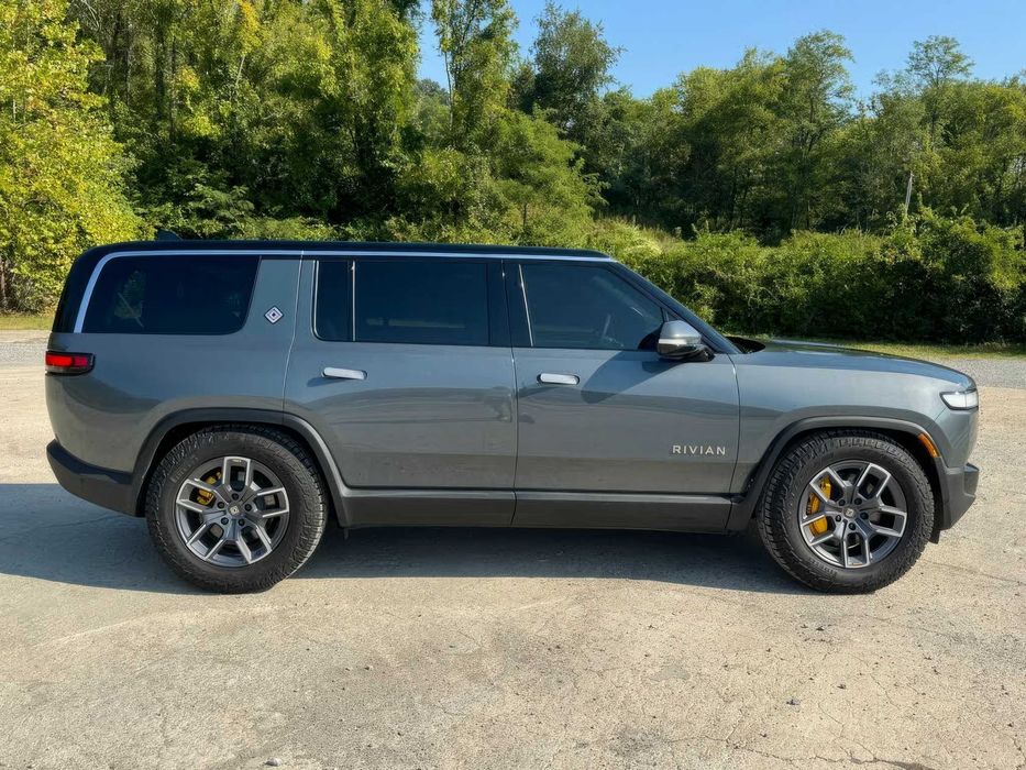 Rivian R1S Adventure      2024