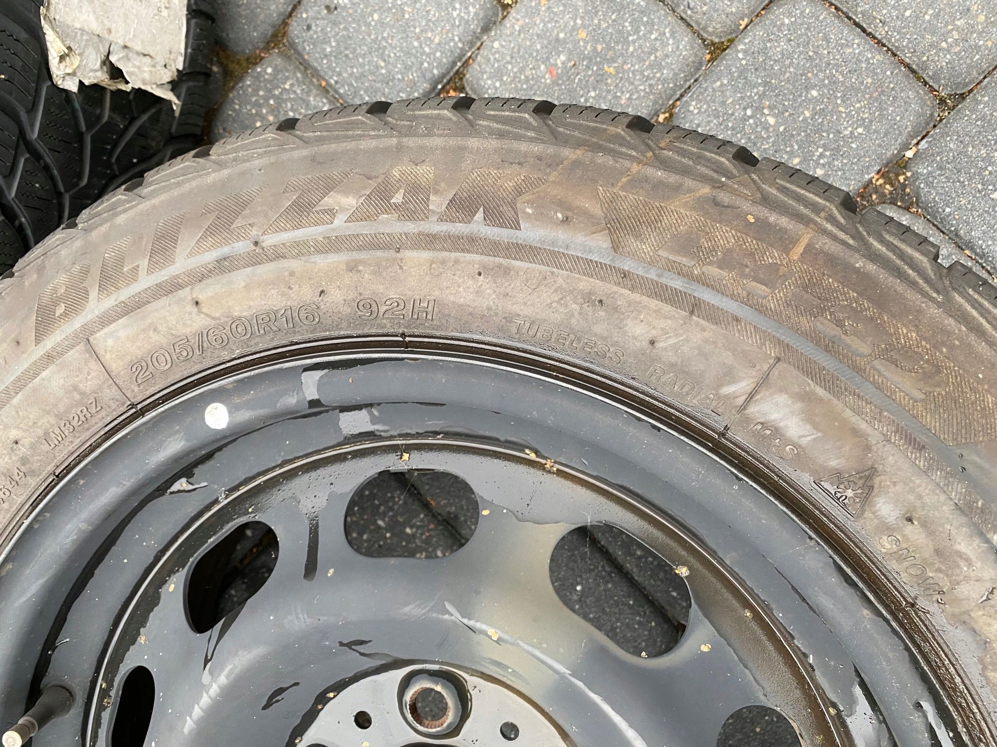 Opony Bridgestone Blizzak LM-32 - 205/60/16