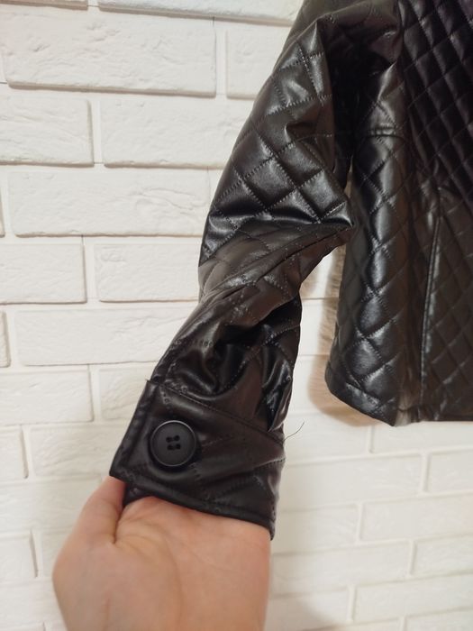 Krótka kurtka ramoneska czarna pikowana