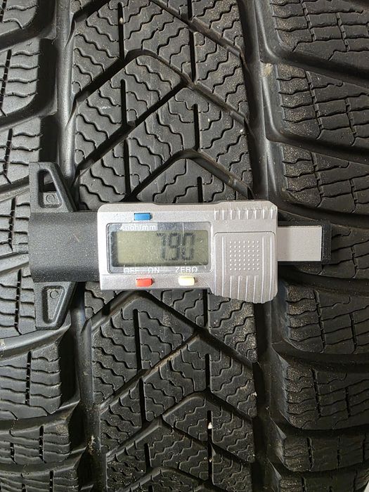 Opony Zimowe Pirelli SottoZero Serie 3 245/50 R19

Czytaj więcej: http
