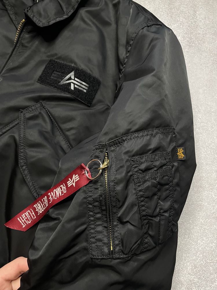 Бомбер Alpha industries
