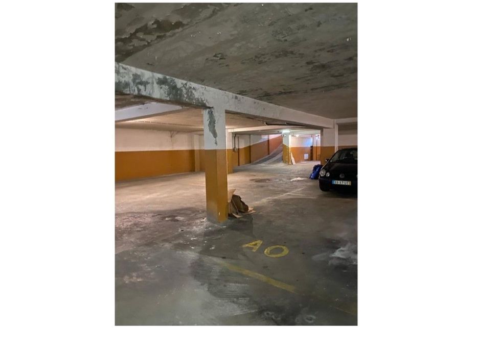 Lugar de Garagem para Arrendamento ou Venda - Vila Nova de Gaia