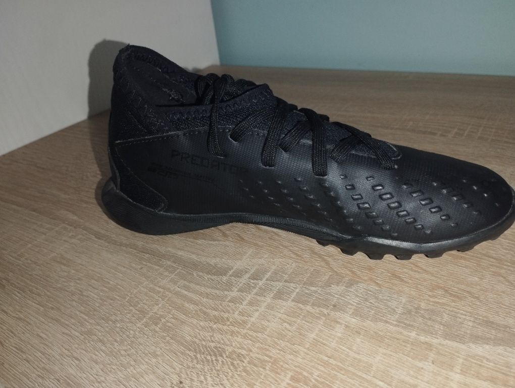 Buty piłkarskie Adidas Predator junior r. 31,5