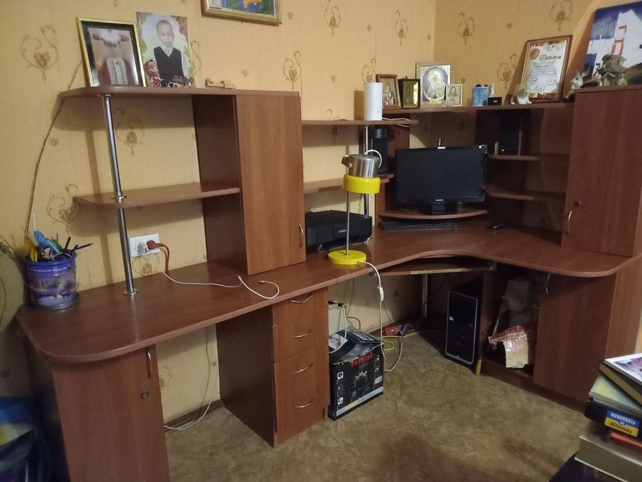 Продам стіл комп'ютерний , письмовий