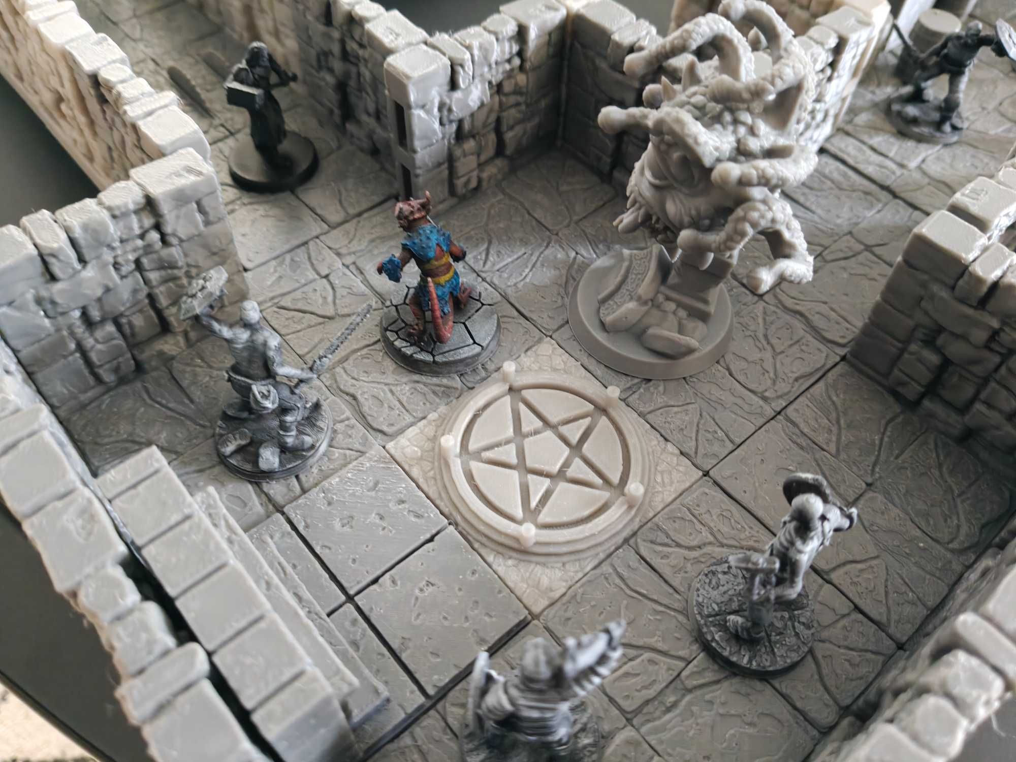 Modułowe lochy i figurki do Dnd D&D RPG Pomoce Mistr
