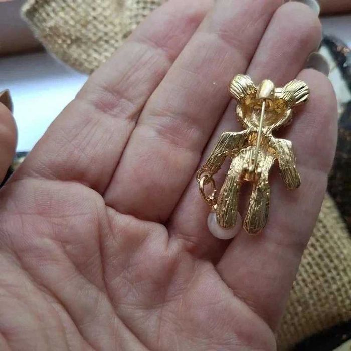 Broszka złoty miś z kryształkami perełka urocza vintage