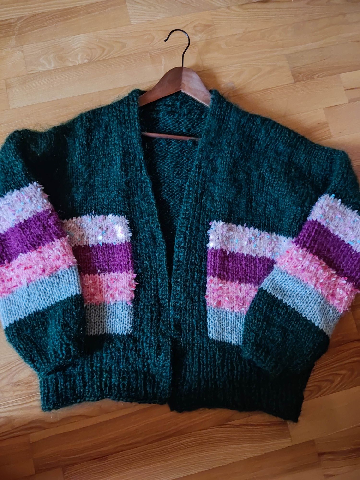 Sweter moherowy robiony na drutach