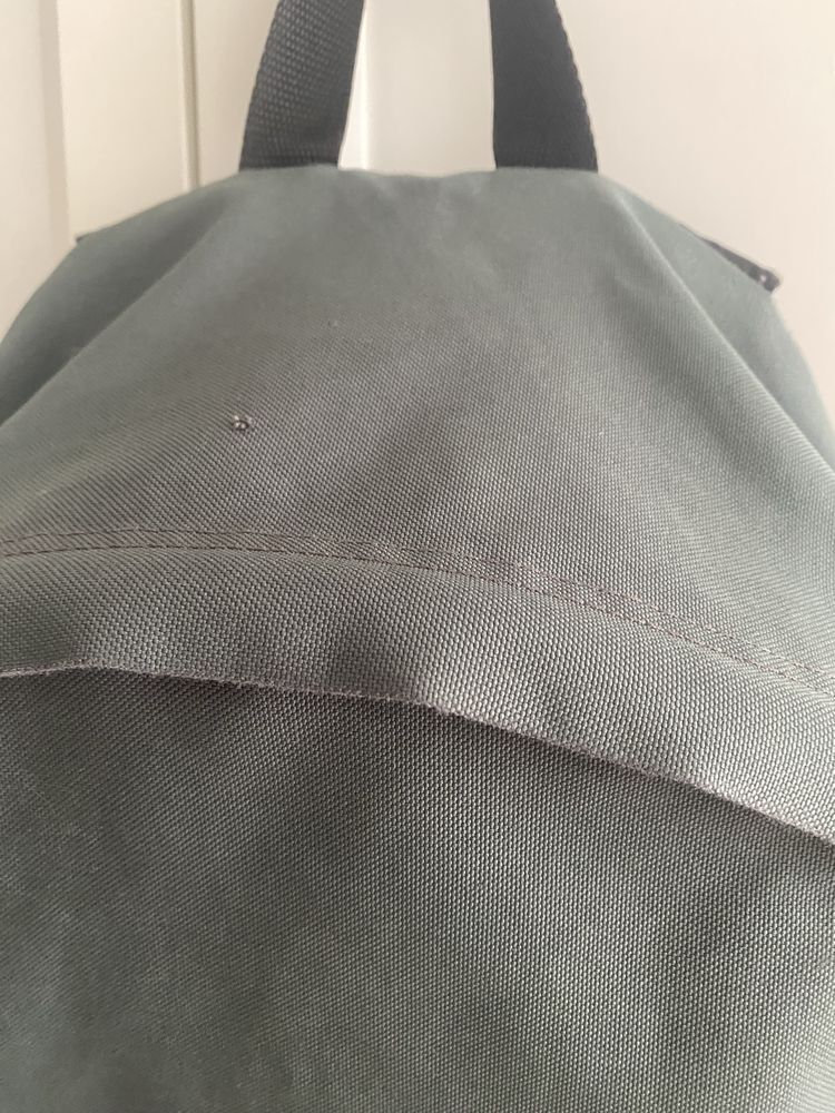 Mochila Eastpak Cinza Escura