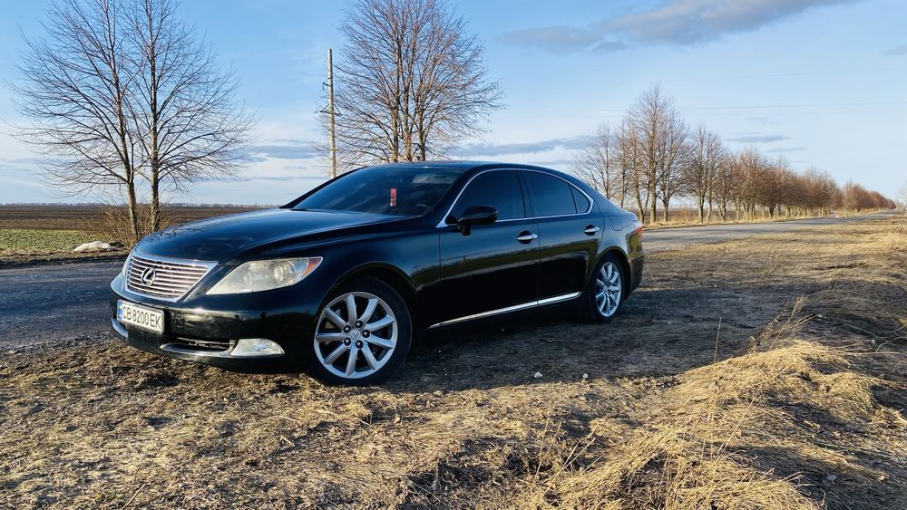 Lexus LS 460 в чудовому стані