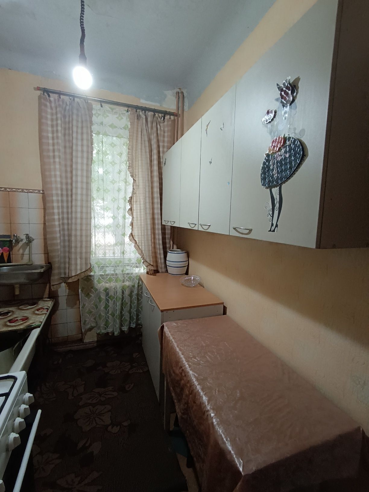 Продам 2-кімнатну квартиру в центрі Кам'янського