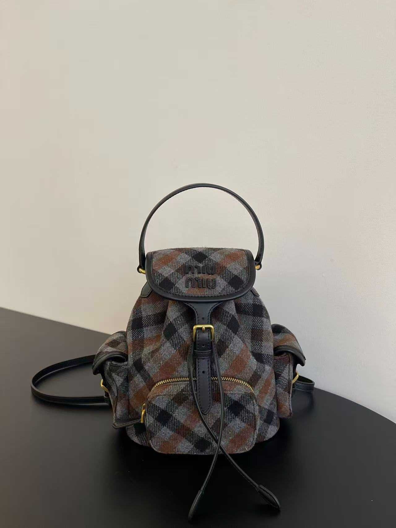 Mochila MIU MIU - Cinza Pedra