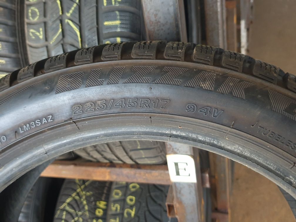 225/45R17 94V Bridgestone Blizzak LM-32s          Z237/70A