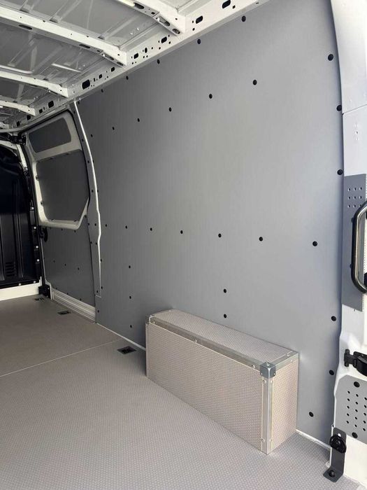 Обшивка вантажного відсіка автомобілля VOLKSWAGEN Crafter