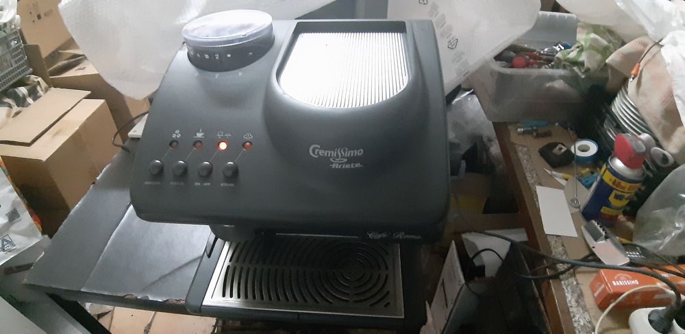 Três máquinas de café
