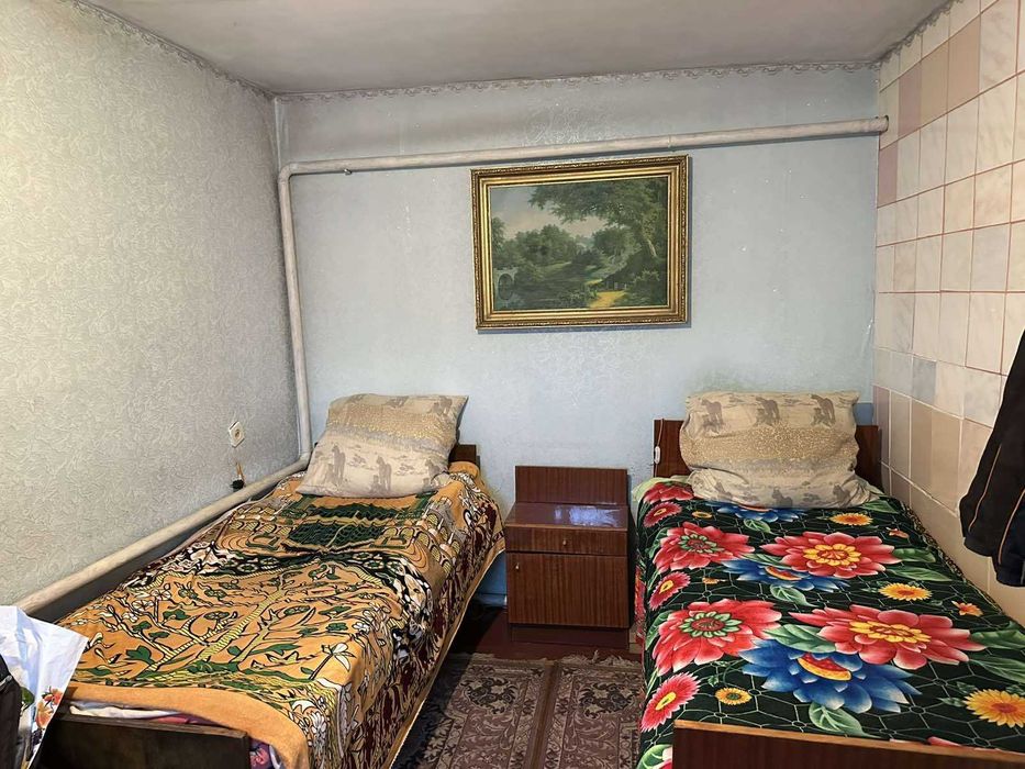 Продається будинок, складається з двох кімнат і кухні.