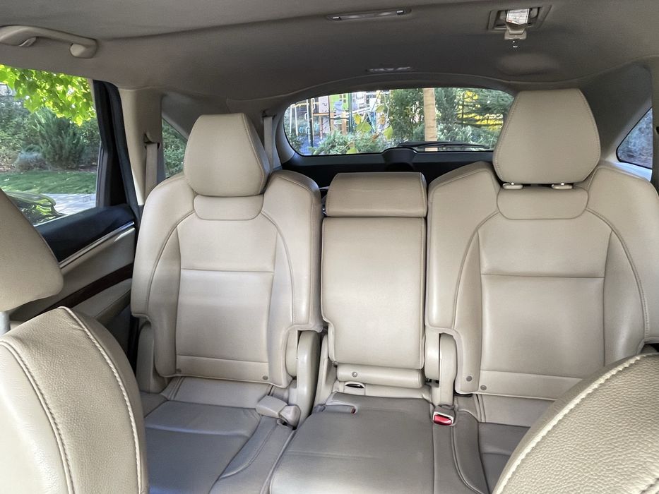 Автомобіль Acura MDX Акура