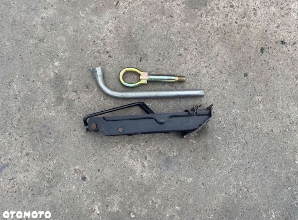 Zestaw Lewarek klucz ucho holownicze skoda fabia vw polo 9n seat