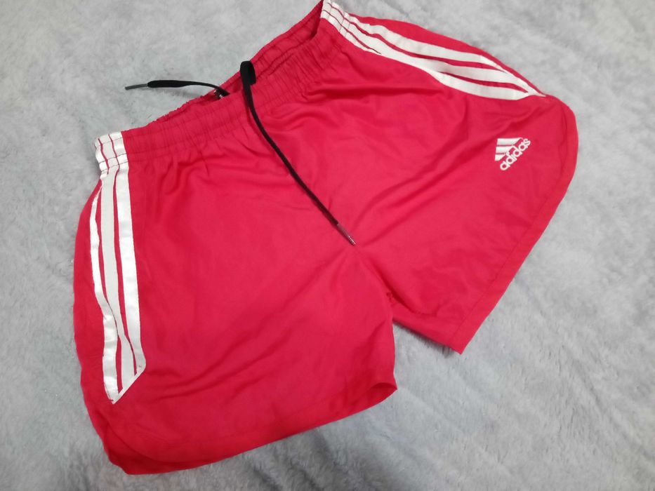 Віддам безкоштовно кофту і шорти