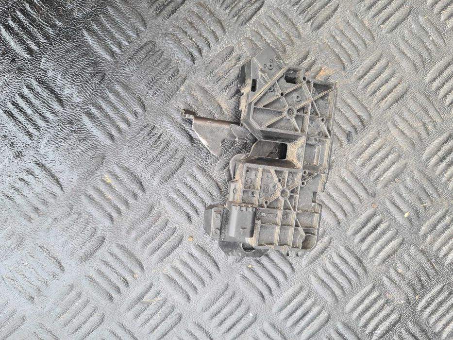 Mercedes A Klasa W177 zamek maski