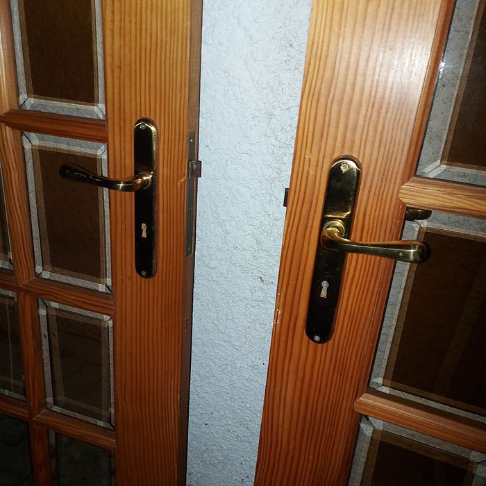 Portas de madeira e vidro