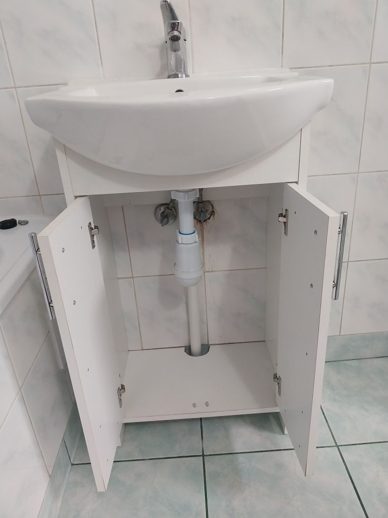 Szafka łazienkowa z umywalka