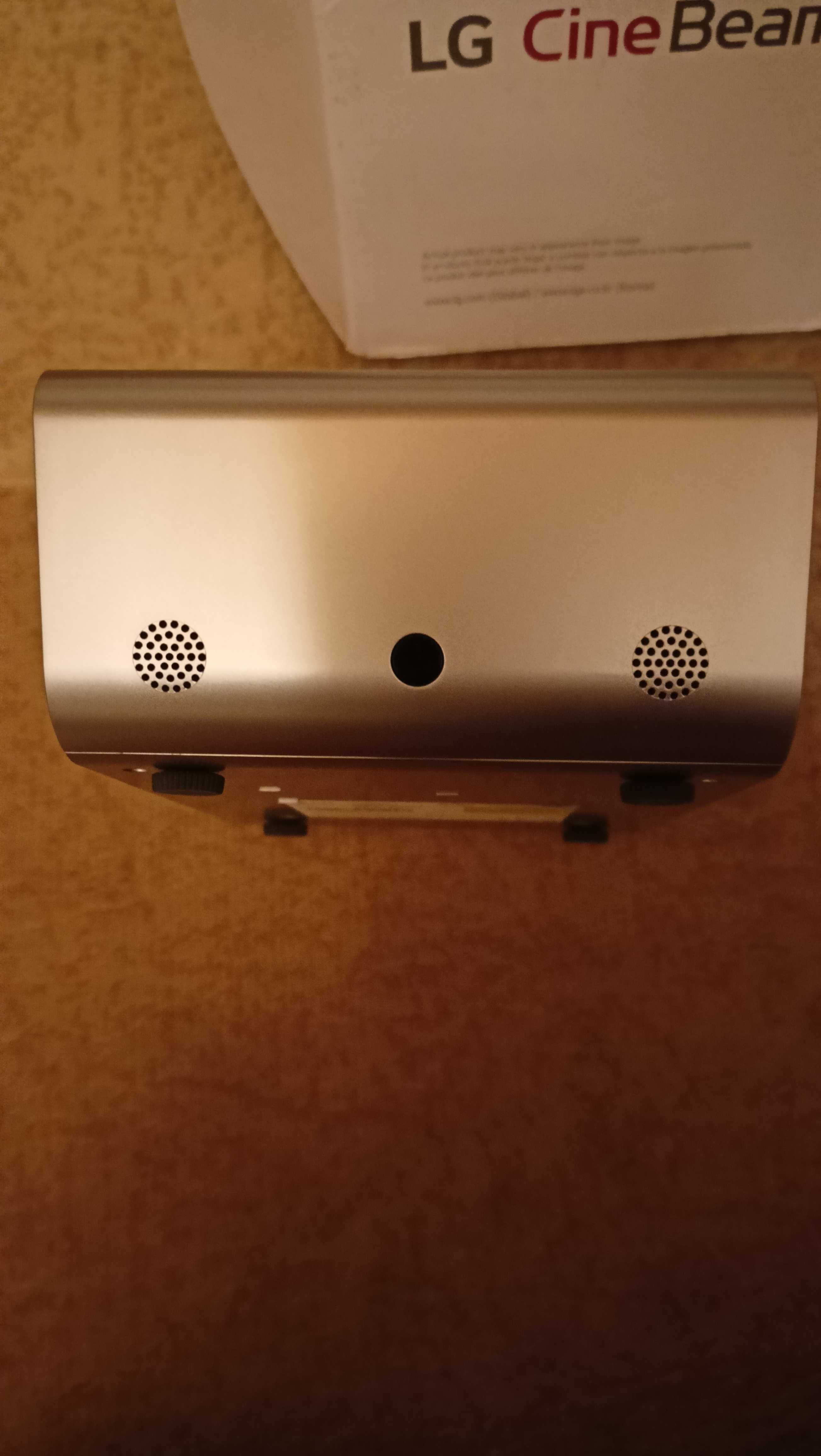 Projektor LG ultrakrótkoogniskowy LED PH450UG