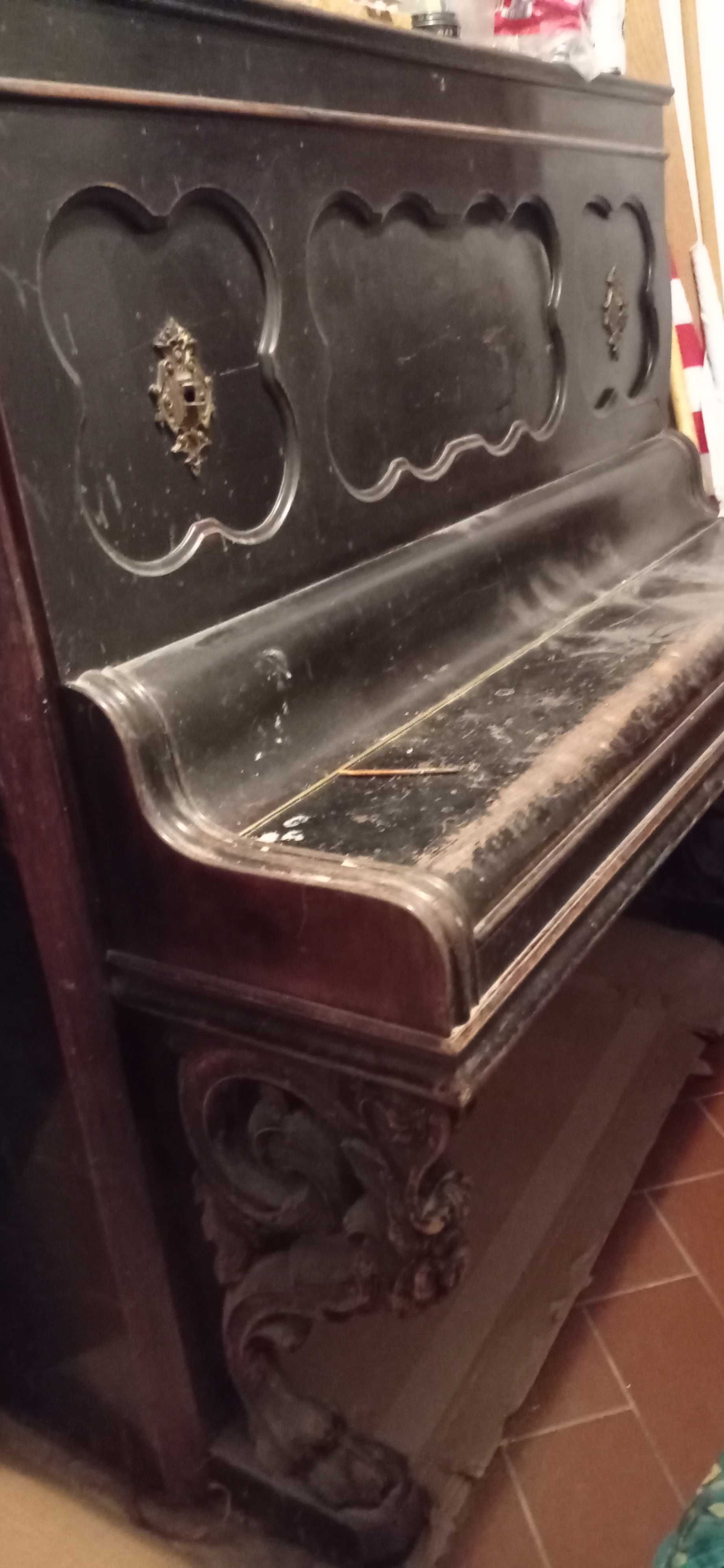 Zabytkowe pianino