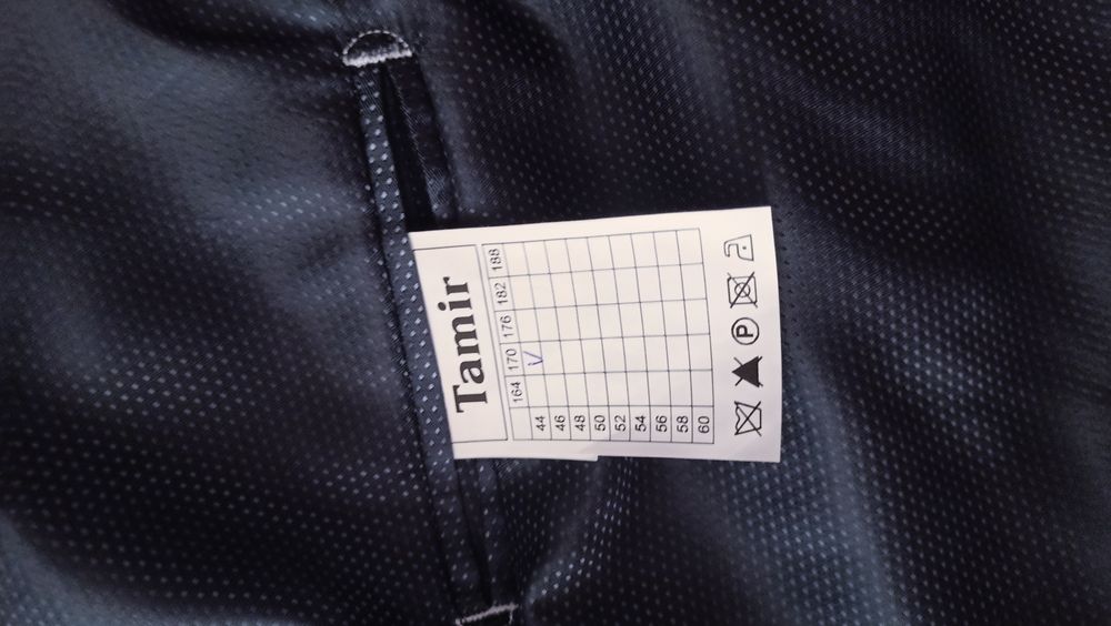 Стильный костюм на выпускной для очень стройного