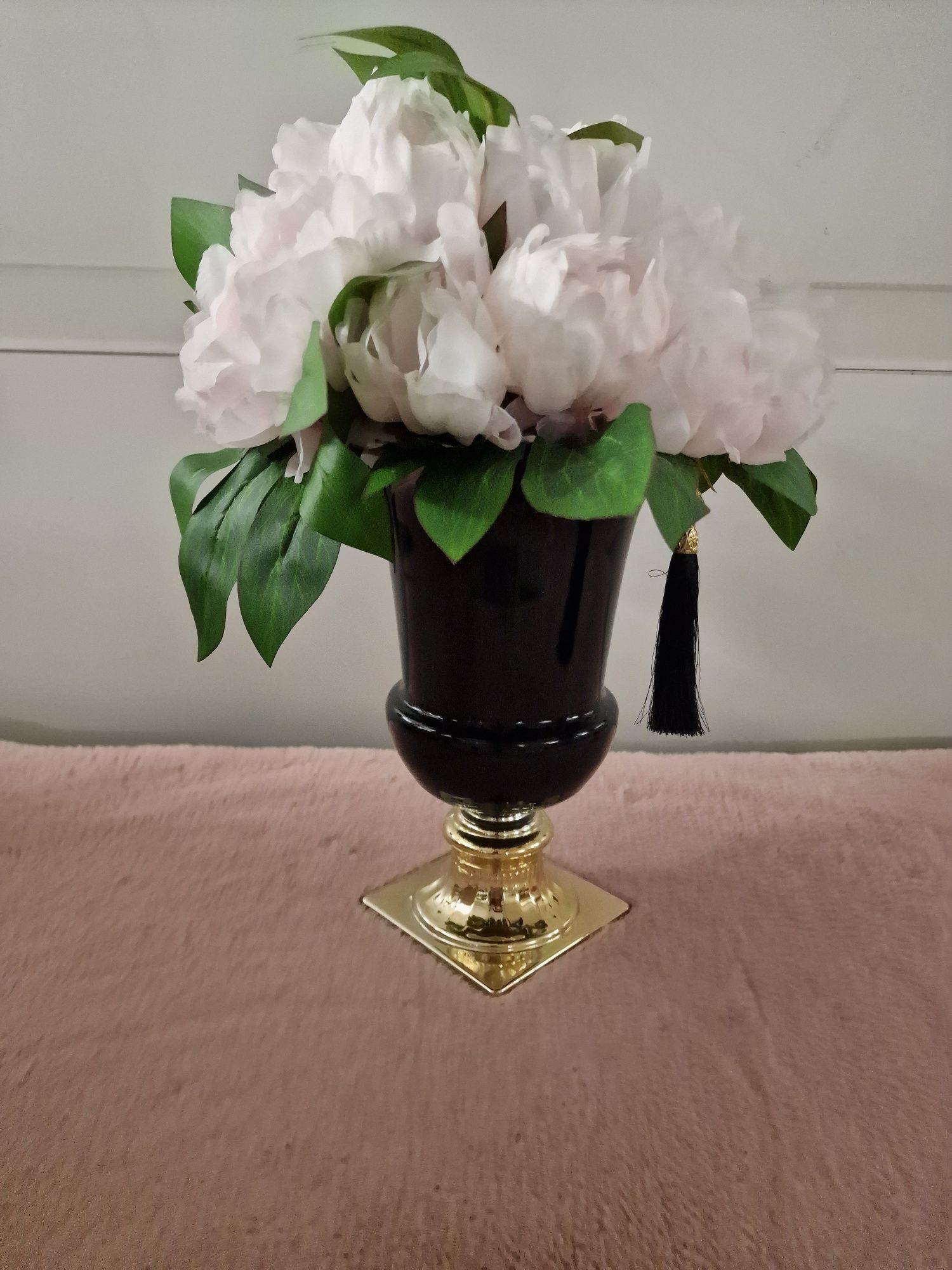 Dekoracja różowe peonie w kielichu