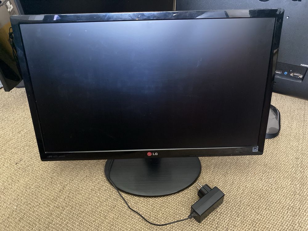 Монитор LG 23EA53T-P в отличном состоянии