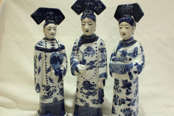 3 Dignatárias Escultura Porcelana Chinesa Dragões e Flores séc. XIX