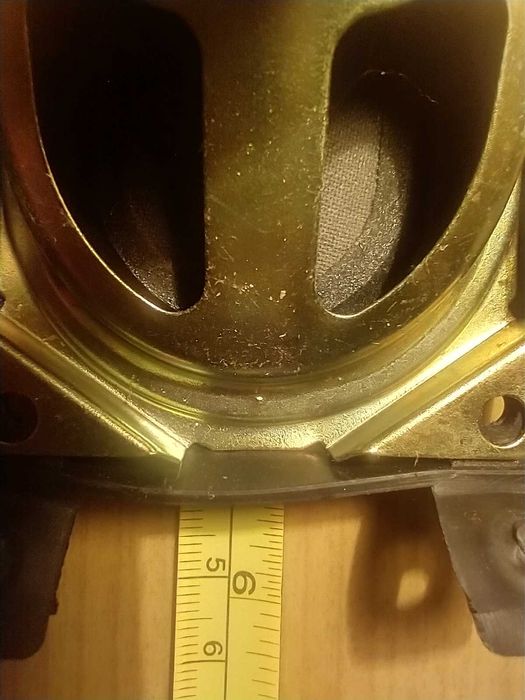 Głośnik Sharp 12W. 7om 12,x6cm używany sprawny z gumowym amortyzatorem