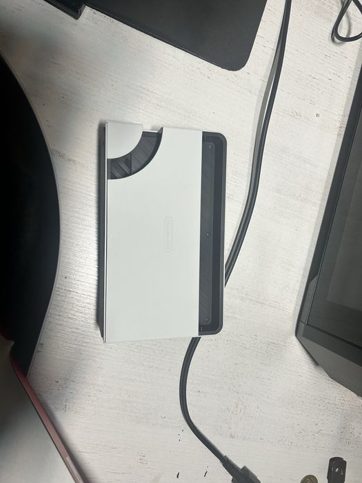 Nintendo Switch OLED + 3 игры и чехол