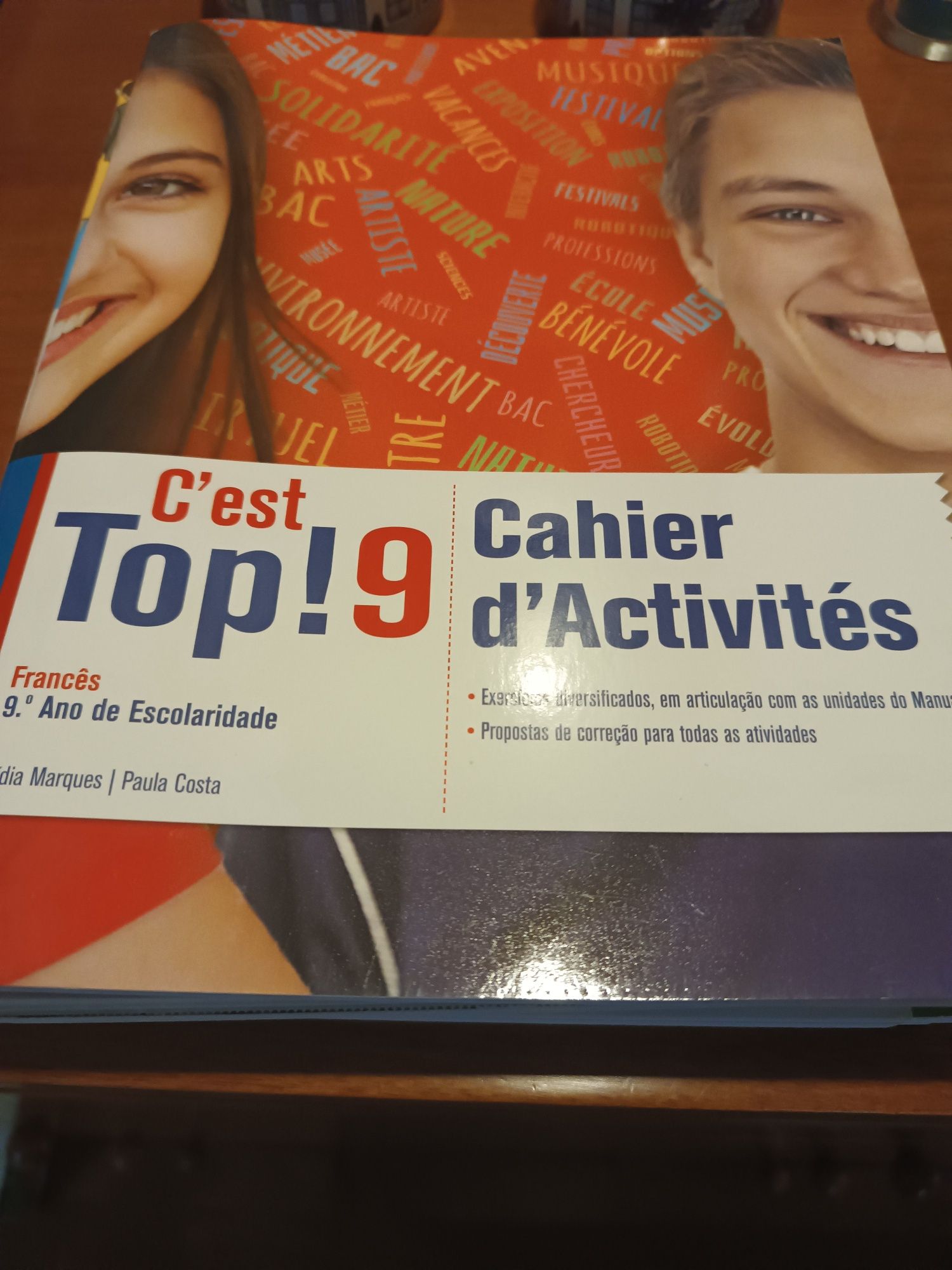 Caderno atividades francês 9