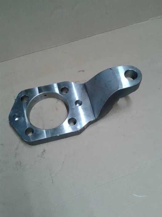 Dźwignia górna zwrotnicy osi przedniej napędz. Zetor   #