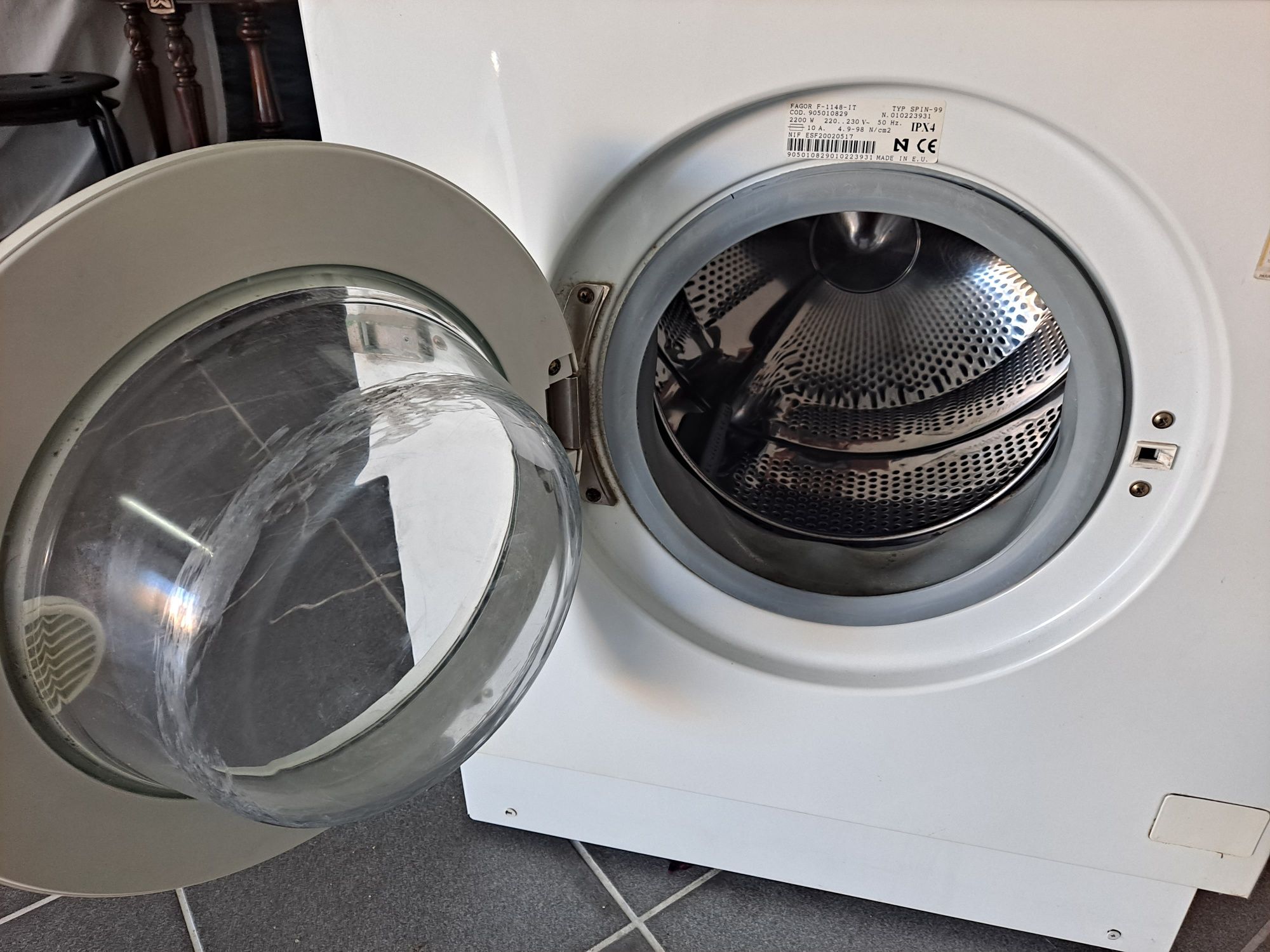 Maquina de lavar roupa FAGOR - Inoperativa