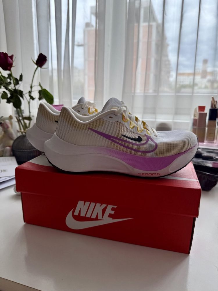 Кросівки жіночі Nike Zoom Fly 5 White DM8974-100