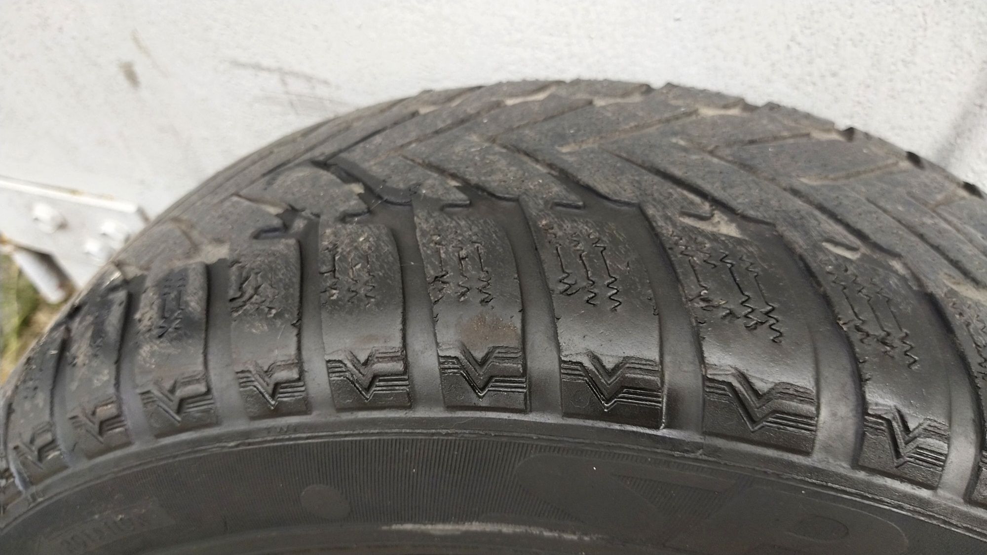 Продам 2 колеса R15 БУ