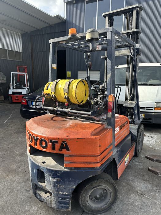 Empilhador toyota2500 kgrs gas
